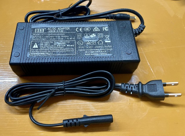 e-cat充電器
